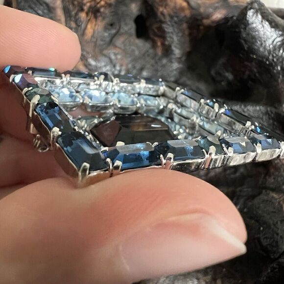 Vintage Signed Kramer of NY Blue Rhinestone Brooch Recessed Shadowbox Statement - Picture 9 of 16